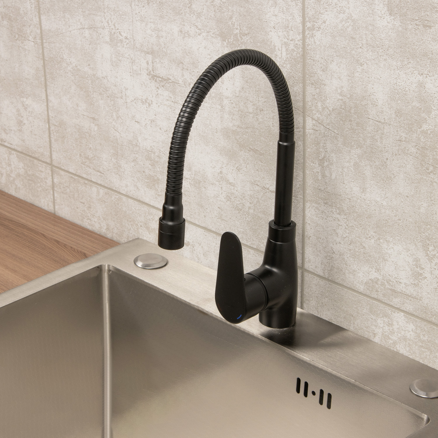 Смеситель для кухни Milardo Meal черный матовый, гибкий излив + душевая насадка M07BL2FM05 *1/10