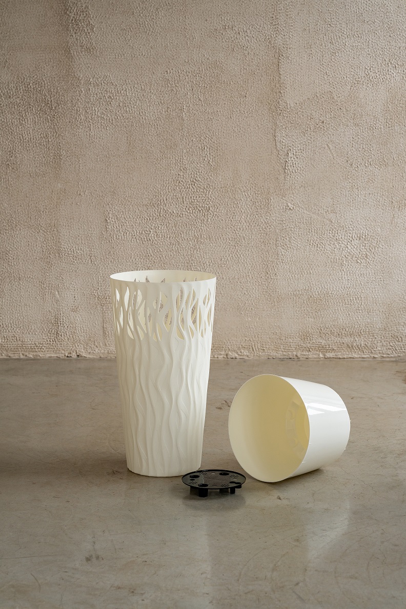 Кашпо пластм. "Winds" высокое 40л d верха 340мм h630мм со встав.18,7л Белос.жасмин IG652210048 *1/4