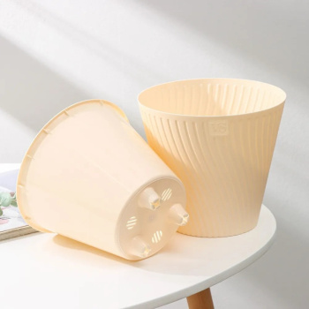 Кашпо пластм. "Луи" 1,2л d верха 140мм h129мм со вставкой Крем AML-1,2-02 ("VipSet") *1/30