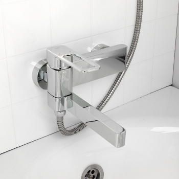 Смеситель для ванны IDDIS Slide, короткий излив, однорычажный