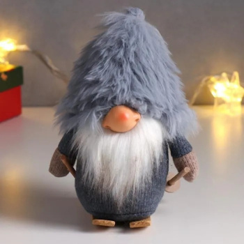 Кукла интерьерная "Дед Мороз в сером меховом колпаке, на лыжах" 21х11х13 см 6260111