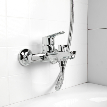 Смеситель для ванны IDDIS Vibe, короткий излив, однорычажный