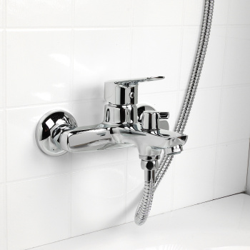 Смеситель для ванны IDDIS Vibe, короткий излив, однорычажный